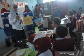 Pertamina MOR II mengajar di Sekolah Dasar Page 4 Small