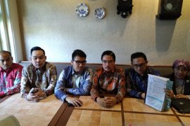 Pengacara Henry Gunawan minta hakim hadirkan notaris di persidangan