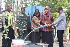 Wawali Kediri kawal pendistribusian air bersih