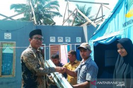 Solok Selatan bantu korban bencana angin 550 atap