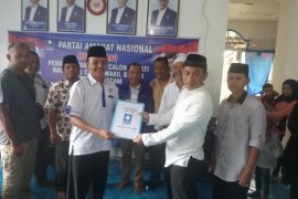 Mantan anggota DPR-RI Taslim mendaftar jadi calon Bupati Agam ke PAN