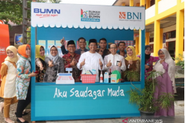 Enam siswa pemenang lomba aku saudagar muda program RKB BNI Payakumbuh