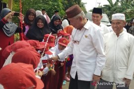 Safari maulid di Desa Banua Supanggal, Bupati HST disambut puluhan anak TK dan SD
