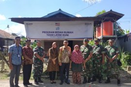 BRI bedah rumah tidak layak huni di Kapuas Hulu