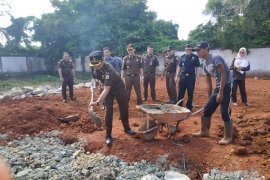 Kejaksaan Kapuas Hulu musnahkan 4,5 ton batu antimoni