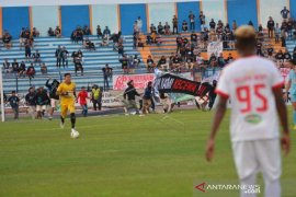 RUSUH SUPORTER PERSELA Page 1 Small