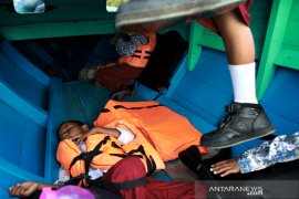 Terlelap Dalam Kapal "Bus Sekolah"