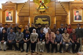 Gandeng delapan PTN, Gubernur Jatim luncurkan KKN kolaboratif "Brantas Tuntas"