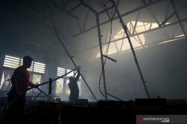 Lima ruangan SDN 02/07 di Indarung ludes terbakar