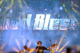 Aksi God Bless pada The 90's Festival
