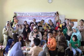 Tim LPPM Unand latih masyarakat olah sampah bernilai rupiah