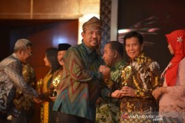 Bupati Bangka Tengah terima penghargaan API 2019 dari Kemenpar