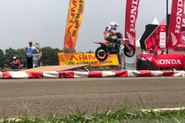 Kelas Supermoto Standard diwarnai diskualifikasi pemenang