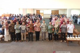 Persoalan di masyarakat sebagian bersumber dari lemahnya kepemimpinan keluarga