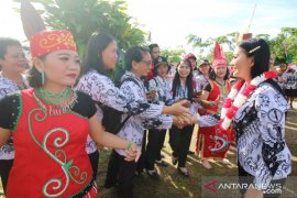 Bupati Landak ajak guru cepat beradaptasi dengan kemajuan teknologi