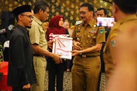 Bupati Hendrajoni terima DIPA dan TKDD 2020