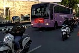 Suporter Persik Kediri konvoi rayakan kemenangan