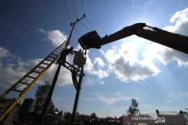 Pemasangan Jaringan Listrik Pasca Kebakaran