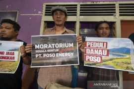 Sejumlah aktivis tolak perusakan jembatan Pamona Poso Page 1 Small