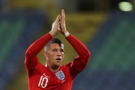 Ross Barkley dianggap tak profesional karena lepas baju di kelab malam