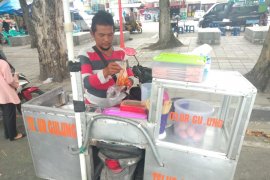 Telur Gulung Jajanan Legendaris Masa Kini