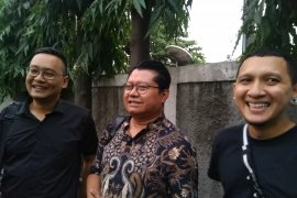 Berdoa menjadi persiapan Nunung dan suami hadapi vonis hakim