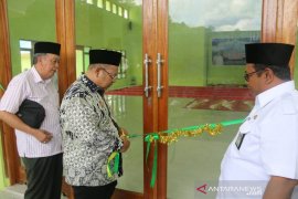 Resmikan Masjid Emas Batu Ampar, Bupati Disambut Tarsul