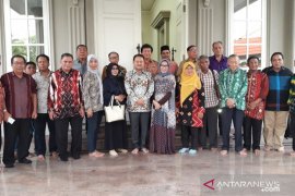 Linangan air mata warnai pertemuan kulaan dengan Sultan Khairul Saleh