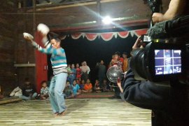 Seni Tari dan Api Unggun Lepas Tim Sosialisasi FCPF Carbon Fund