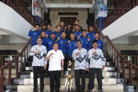 Ibnu Sina lepas Atlet Futsal SMADA ke Thailand