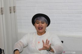 Cara istri Ernest Prakasa untuk berdamai dengan diri sendiri