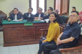 Jaksa nilai kesaksian dua ahli pojokkan Henry Gunawan