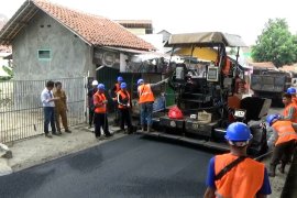 CAP & Pemkot Cilegon bangun 34 titik jalan dengan campuran sampah plastik