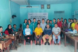 Antam Kalbar latih keterampilan menjahit masyarakat Desa Balai Belungai
