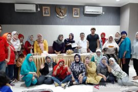 Lomba 'ngomel' disambut antusiasme masyarakat