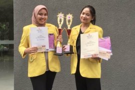 Mahasiswa Vokasi Humas UI juara kompetisi Bahasa Inggris