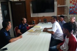 Dipungut biaya, warga pemohon sertifikat tanah gratis lapor Kejari Situbondo