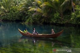 Wisata danau Paisupok Banggai Kepulauan Page 1 Small