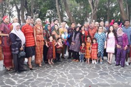 Dekranasda Jatim apresiasi pergelaran busana Dhoho Street Fashion di Kota Kediri