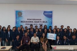 Mahasiswa Unud berprestasi dapat beasiswa dari BCA Rp300 juta