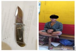 Upaya mengilangkan kebiasaan membawa pisau di pinggang