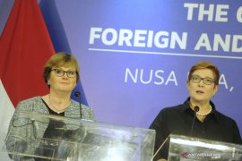 Menhan Australia  Reynolds minta maaf atas penanganan tuduhan pemerkosaan