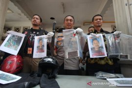 Dua begal sadis spesialis perampas motor ditembak polisi di Surabaya, seorang tewas