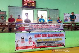 Wartawan harus bisa mengukir prestasi di bidang lain, kata Gubernur Kalteng