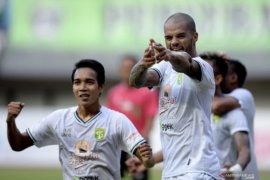 Persebaya tundukkan Bhayangkara FC dengan skor 4-0