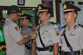 Dua pejabat Polres Solok Arosuka dimutasi