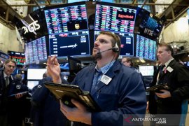 Wall Street capai rekor tertinggi