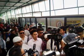 Terdakwa kasus 'bau ikan asin' dikawal anggota ormas tertentu