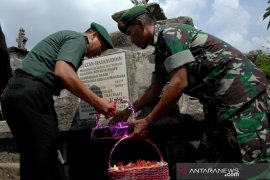 Ziarah makam Sultan Hasanuddin Page 1 Small