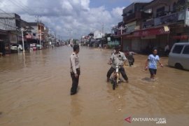 Balita tewas terseret banjir di Rokan Hulu